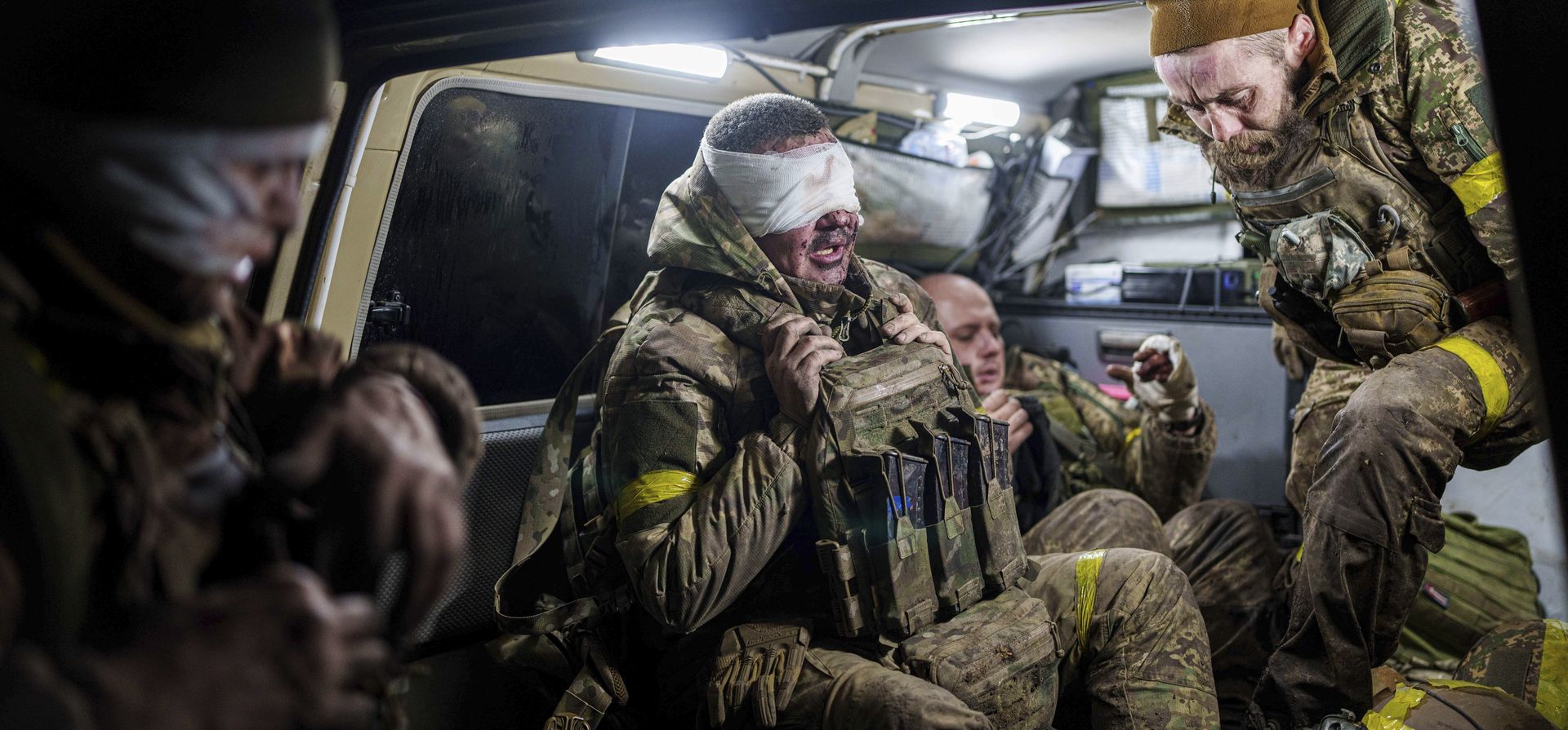 Militares ucranianos heridos llegan del campo de batalla al Servicio Médico Militares ucranianos heridos llegan del campo de batalla al Servicio Médico