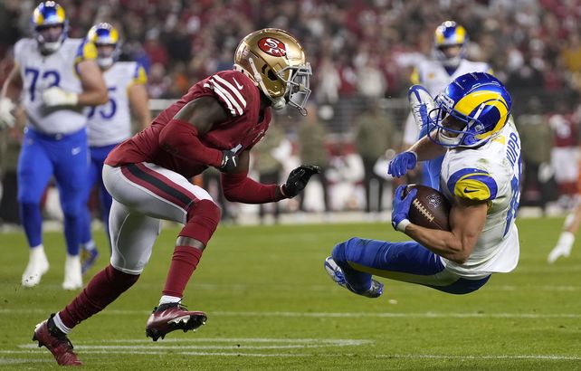El receptor abierto de los Rams de Los Ángeles