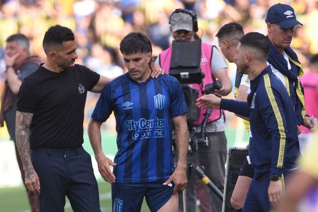 Ignacio Malcorra sufrió una molestia en el primer tiempo y debió ser reemplazado. En Central esperan si podrá jugar el viernes.