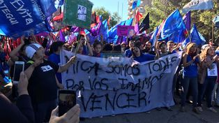 Una multitud despide los restos de Micaela García
