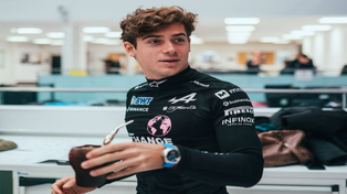 Colapinto lució su exclusivo reloj y su termo con stickers argentinos en una publicación de Alpine