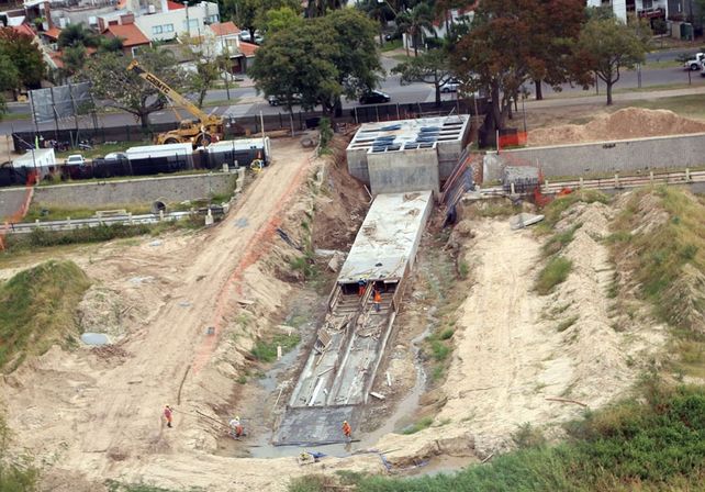 Desagüe Llerena: reducción de calzada en Almirante Brown por el avance de la obra