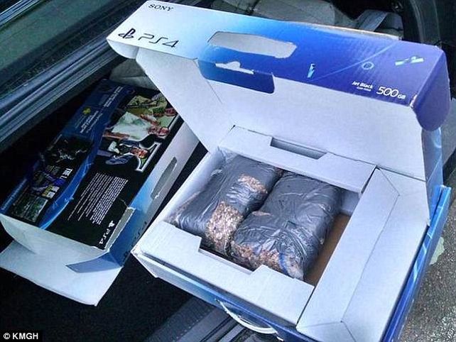 Compró una PlayStation 4 y al abrir la caja encontró que había una bolsa de piedras