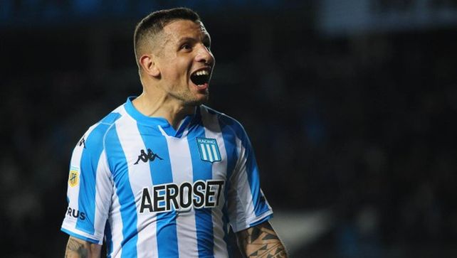 Emiliano Vecchio sorprendió a los hinchas de Racing con su juego y comenzó a tener buenas críticas en el club de Avellaneda.