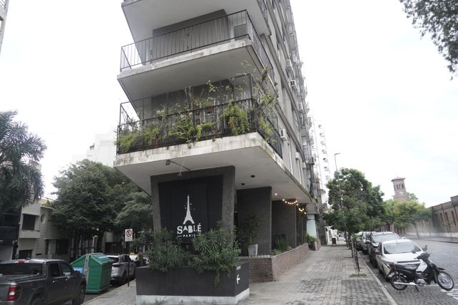 El local está en la planta baja del edificio Guernica.
