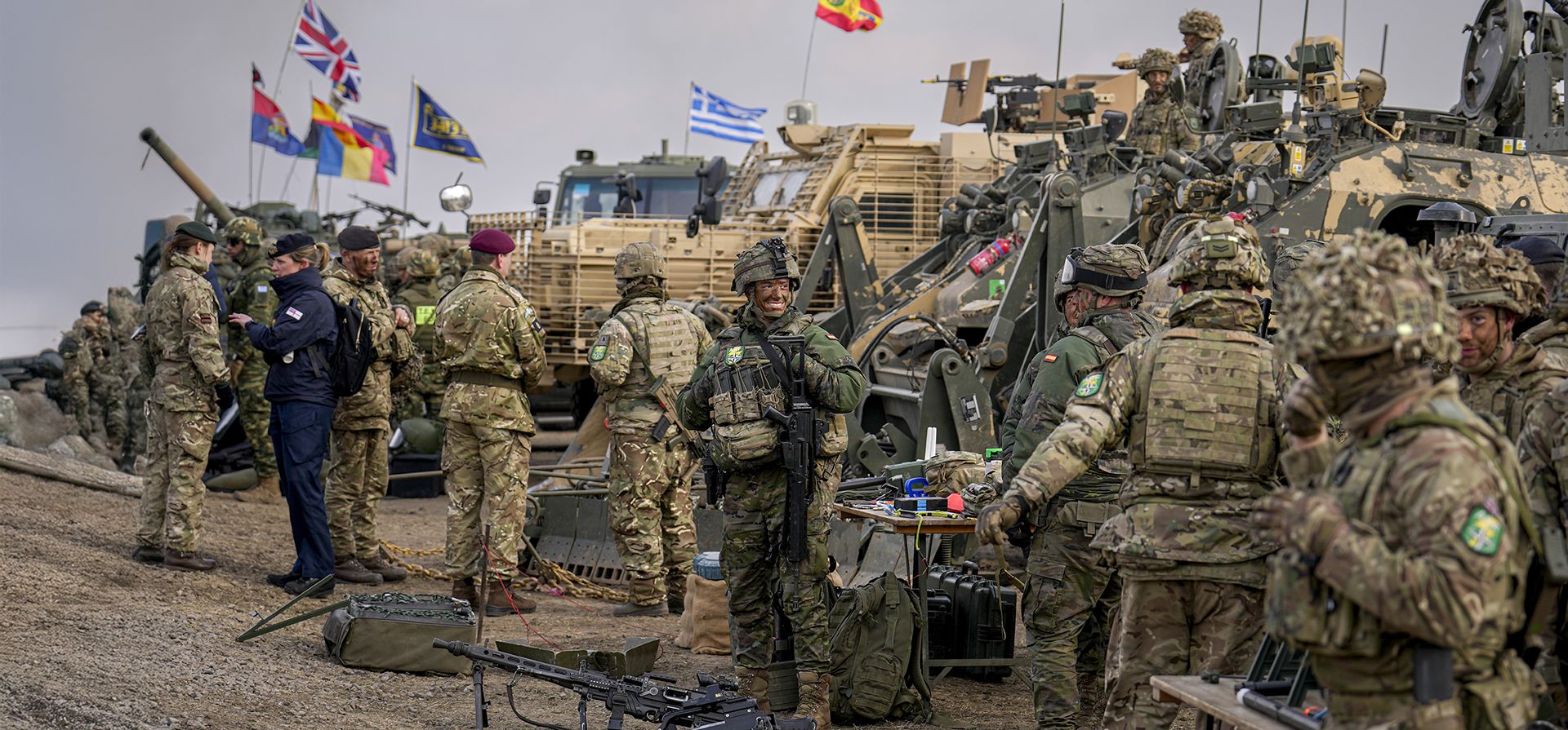 Ejercicio militar Steadfast Dart 2025, en el que participan unos 10.000 soldados de tres países diferentes y de nueve naciones, y que representa la mayor operación de la OTAN planeada este año, en un campo de entrenamiento en Smardan, en el este de Rumania, el miércoles 19 de febrero de 2025. (Foto AP/Vadim Ghirda) Ejercicio militar Steadfast Dart 2025, en el que participan unos 10.000 soldados de tres países diferentes y de nueve naciones, y que representa la mayor operación de la OTAN planeada este año, en un campo de entrenamiento en Smardan, en el este de Rumania, el miércoles 19 de febrero de 2025. (Foto AP/Vadim Ghirda)