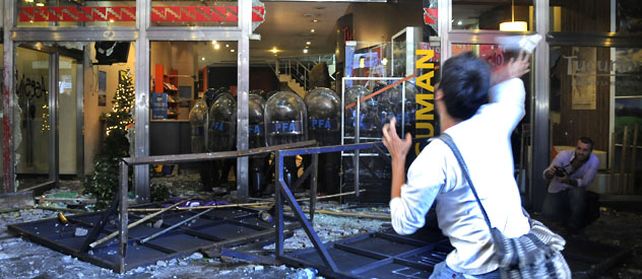 Destrozado. El frontispicio de la Casa de Tucumán