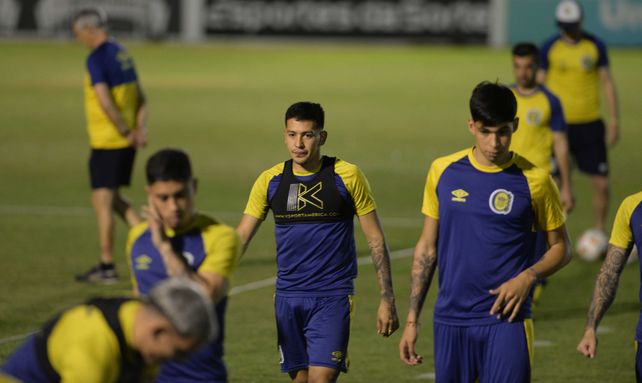 Coronel era titular indiscutido en el Central de Lequi. Lleva un par de partidos afuera de las canchas. 