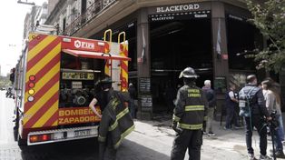 Gran revuelo por incendio en bar en el microcentro: el Sies asistió a dos empleadas