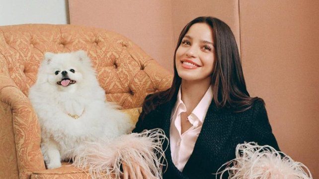 Emilia Mernes posó junto a Roma en Dogue México