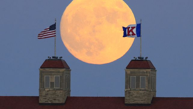 Así se ve la Superluna por el mundo