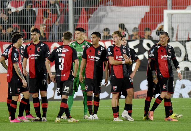Lucas Carrizo fue titular con Newells apenas dos días después de su llegada desde Huracán.
