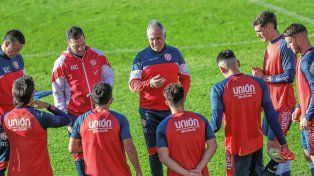 Unión sumó minutos de fútbol ante la Reserva y Madelón comienza a definir el equipo