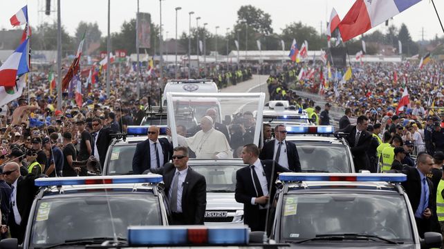 El papa Francisco se despidió de Polonia con críticas al éxito a cualquier precio