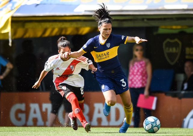 La defensora de Boca marcó el primer gol de la historia en los clásicos del profesionalismo.&nbsp;