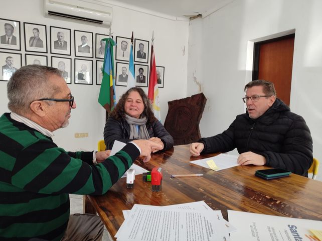 Borla en Colonia Angeloni: la Comuna firmó convenio por importante obra pública Borla en Colonia Angeloni: la Comuna firmó convenio por importante obra pública