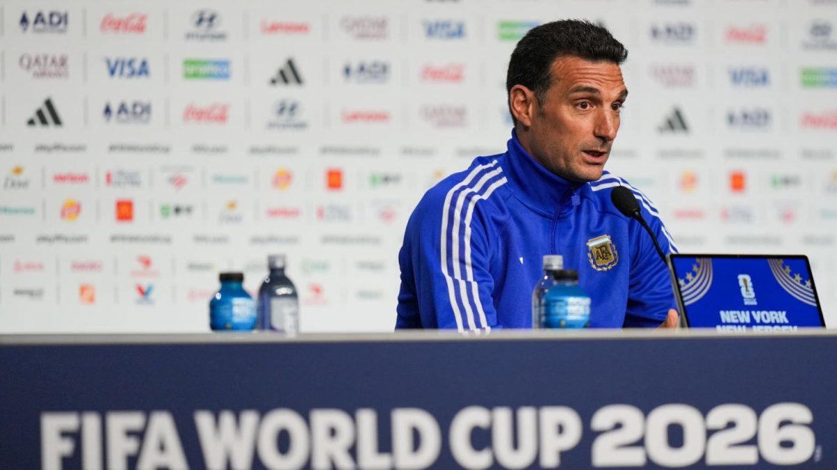 Scaloni rompió en llanto, se fue de la conferencia y abrió interrogantes acerca de su futuro