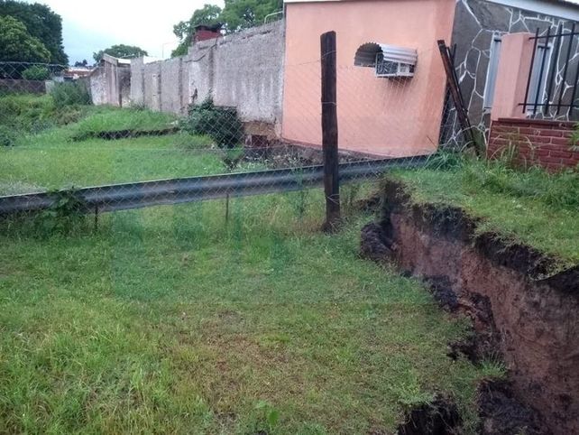 Su casa está a punto de derrumbarse tras las lluvias torrenciales