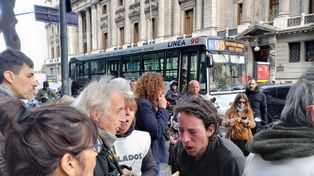 Jubilados y organizaciones de izquierda que los apoyaban fueron reprimidos cerca del Congreso por la Policía Federal.