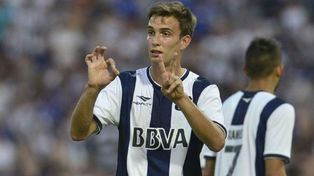 Komar sigue siendo el zaguero central que pide el Kily González para reforzar la defensa canalla.