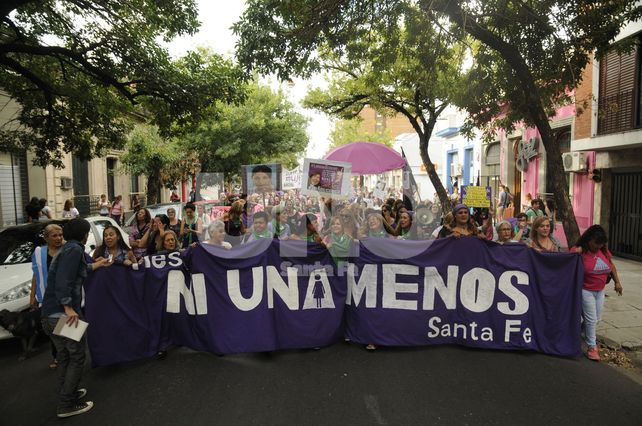 Más de 4.000 mujeres marcharon hacia la Legislatura para reclamar por sus derechos