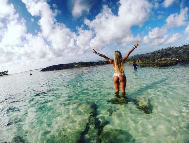 ¡Con la nena no! Tagliafico bajó a su novia en un sensual picadito playero
