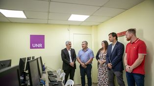 El rector de la UNR, Franco Bartolacci, destacó la desición del presidente comunal, Antonio Fiorenza de apostar por la educación de su comunidad.