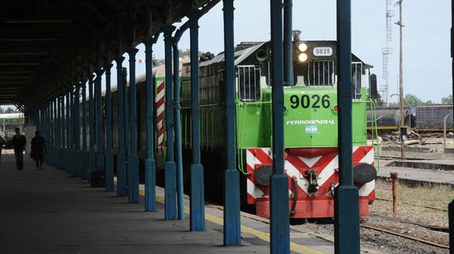 Por más velocidad. Las actuales frecuencias que parten desde Rosario Norte llegan a tardar 9 horas para unir la ciudad con Capital Federal. (foto: Silvina Salinas)