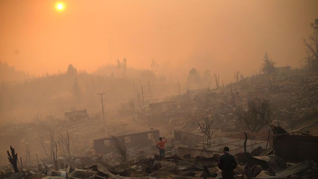 Las imágenes más estremecedoras de los incendios forestales en Chile