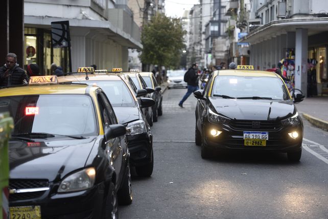 Los taxis aumentarán en forma desdoblada hasta totalizar un 50% de suba tarifaria.
