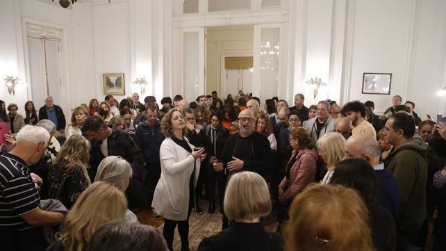 Los recorridos guiados por puntos históricos de Rosario convocaron a locales y turistas. En la foto