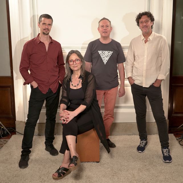 Liliana Vitale junto a Facundo Guevara, Guido Martinez y Alejandro Manzoni, compañeros de esta aventura.