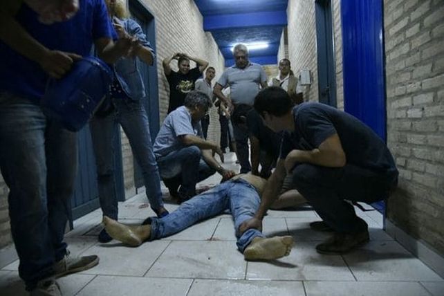 Víctima. El joven de 25 años es asistido en la sede del PLRA.