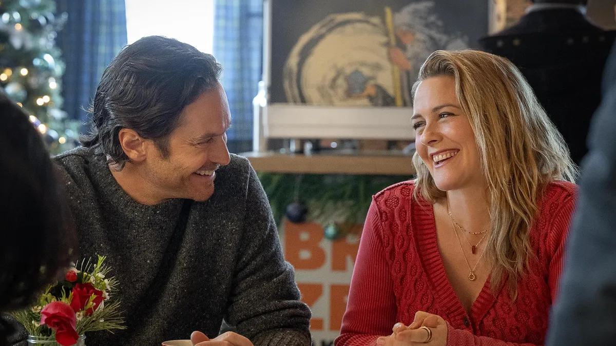 Netflix: Alicia SIlverstone la rompe en una película navideña de 90 minutos