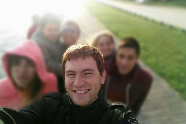 Mente brillante. David Varlotta en una selfie con amigos. Su mamá y su hermana ayer reclamaron Justicia.