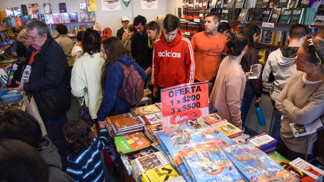Este viernes la Feria del Libro se comienza a despedir con una agenda completa