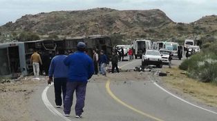 Al menos 12 muertos y más de 20 heridos al volcar un ómnibus de larga distancia en Mendoza