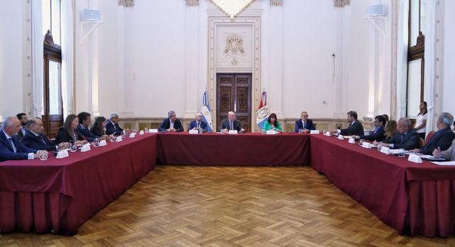 Omar Perotti mantiene una reunión de trabajo con jueces federales y provinciales y fiscales