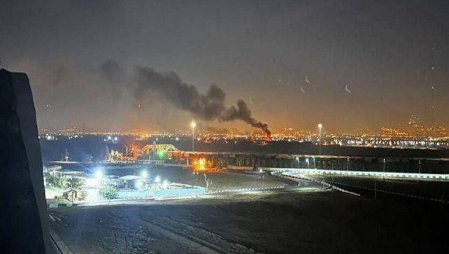 Israel lanzó un bombardeo contra Irán y crece la tensión en Medio Oriente.&nbsp;