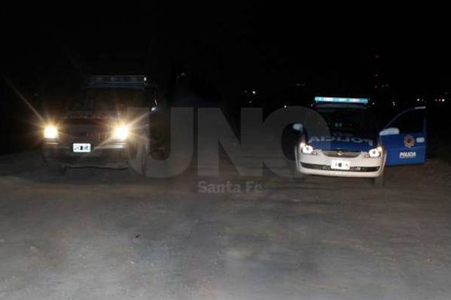 Asesinó a un hombre a puñaladas en Alto Verde y escapó nadando