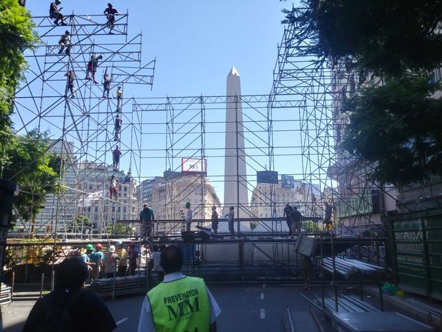 Así se preparaba el Obelisco para recibir a los Palmeras y a la Filarmónica de Santa Fe