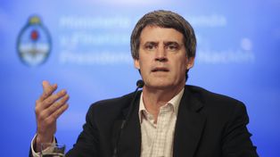 Prat Gay se reúne hoy con su sucesor Nicolás Dujovne para encarar la transición ministerial