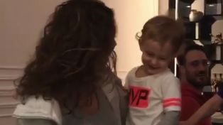 Es repugnante: El video de una modelo con un niño de 2 años que desató la controversia en Instagram