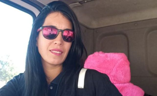 Dolores transportaba combustible en un camión cisterna en una de sus experiencias arriba de un camión.