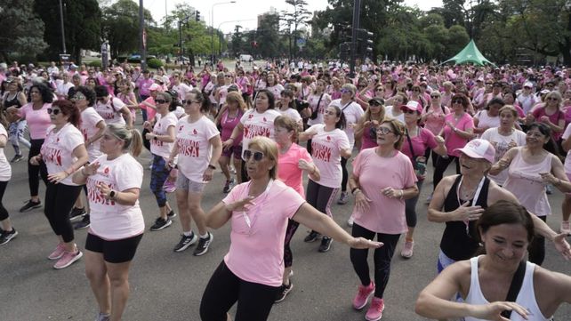 Postales de la caminata rosa para concientizar sobre el cáncer de mama