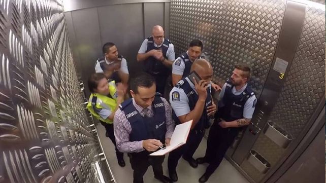 Los policías de Nueva Zelanda que ponen a bailar al mundo