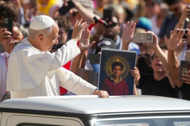 El influencer de Dios: el Papa convirtió en santo a un fanático de la tecnología