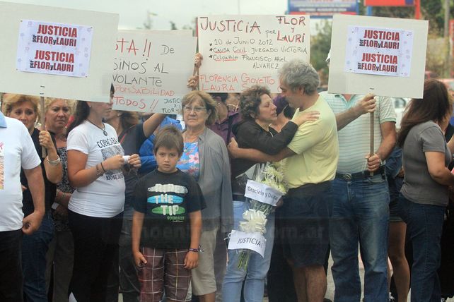 Detienen a un hombre inhabilitado para conducir por haber matado a dos mujeres en un choque