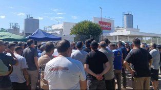 Trabajadores de Lácteos Verónica llevan siete meses sin cobrar