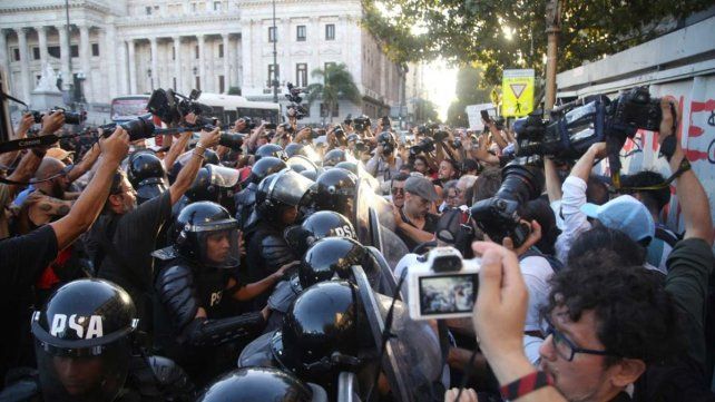 El periodismo es un servicio a la sociedad y una institución de la democracia. Defender el periodismo es defender la democracia